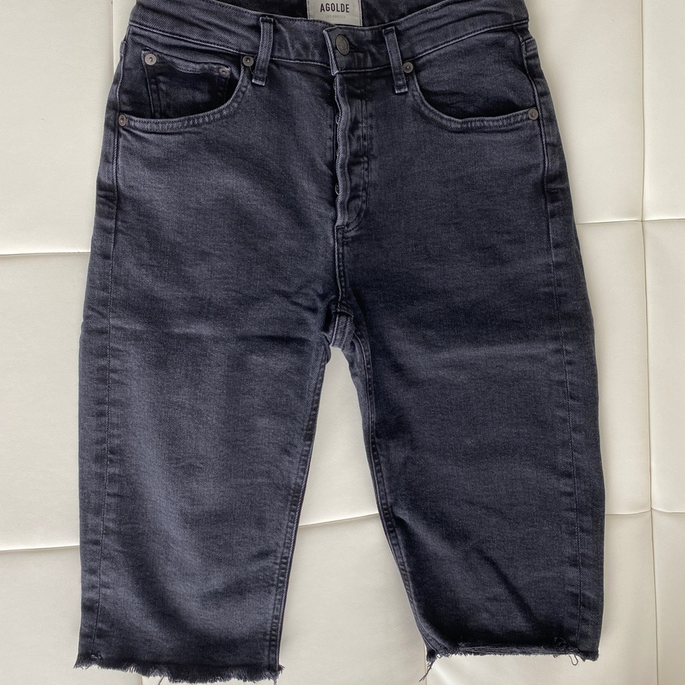 AGOLDE CARRIE DENIM LONG LENGTH SHORTS.